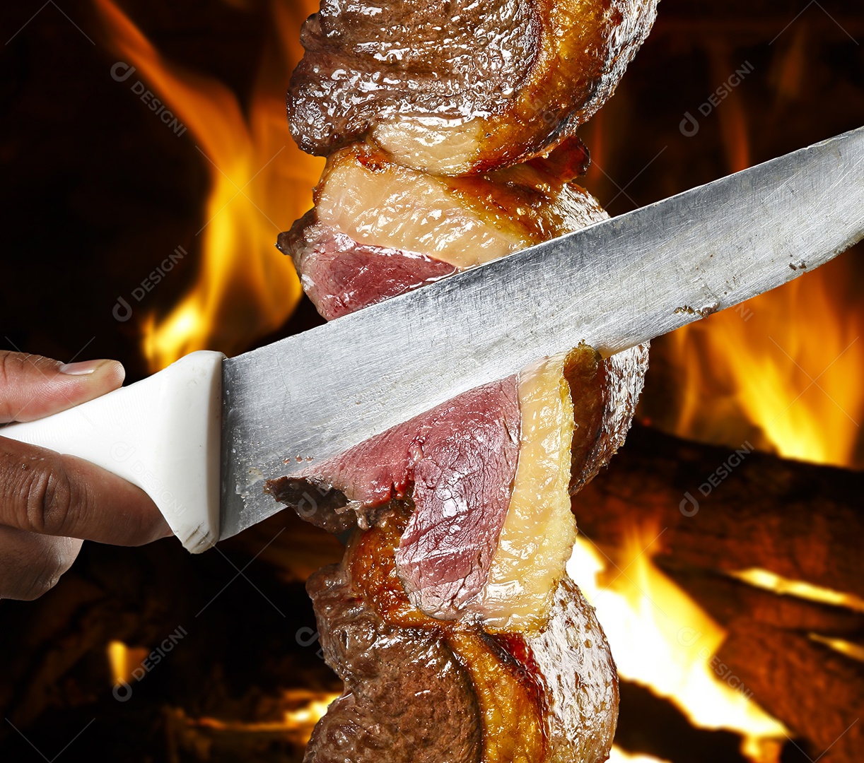 Churrasco de picanha no espeto ao ponto