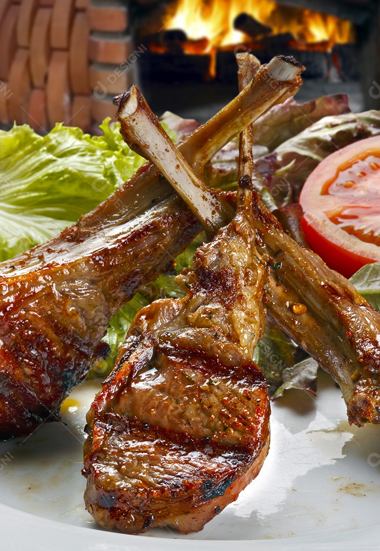 Costelas assadas com alface