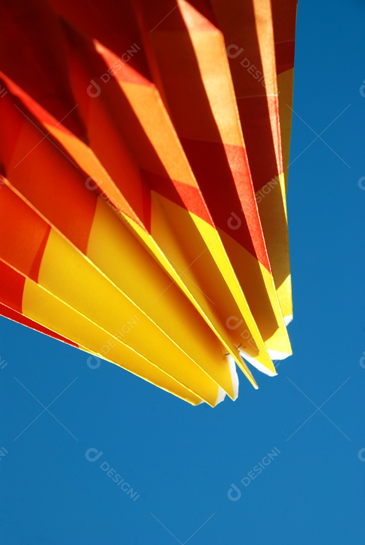 Balão de papel colorido festa junina no brasil