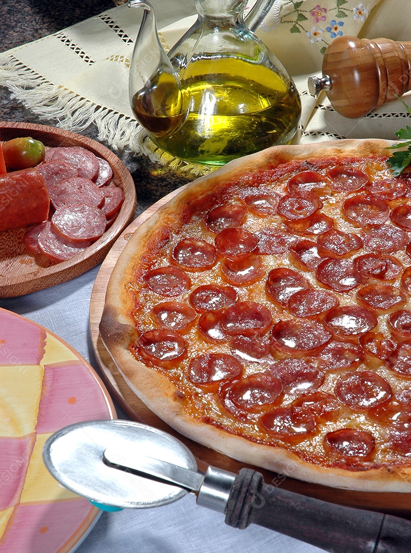 Pizza de calabresa com azeite