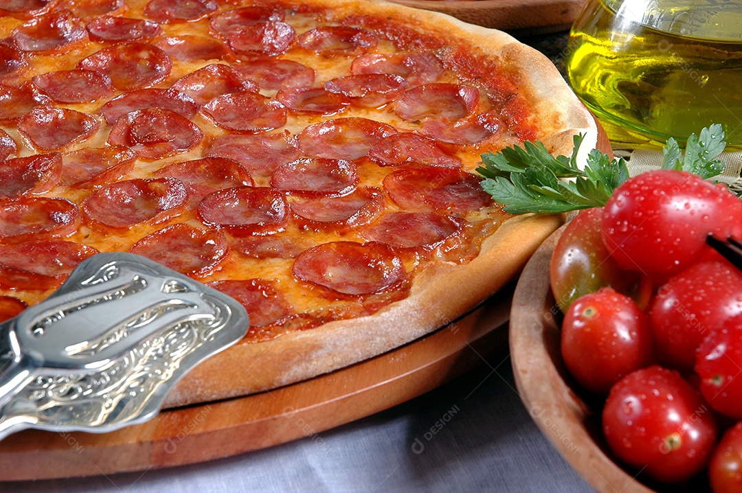 Pizza de calabresa com azeite