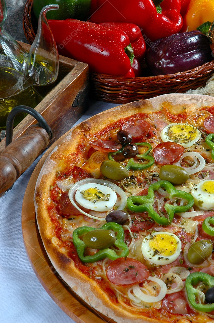 Pizza portuguesa cebola pimentões calabresa ovo azeitona
