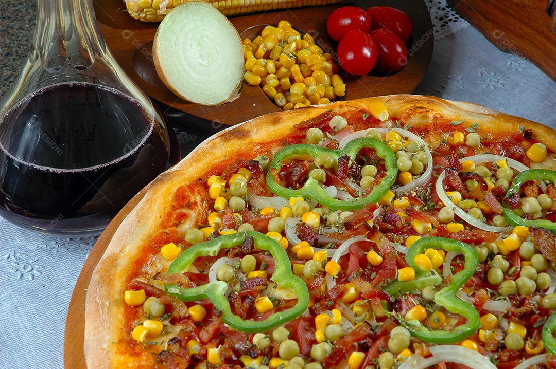 Pizza com milho bacon chili cebola ervilha