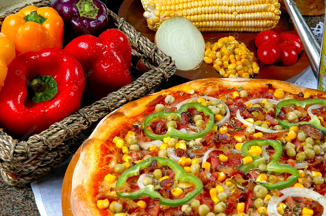 Pizza com milho bacon chili cebola ervilha