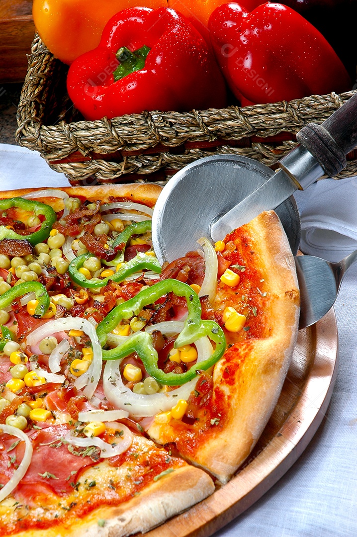 Pizza com milho bacon chili cebola ervilha