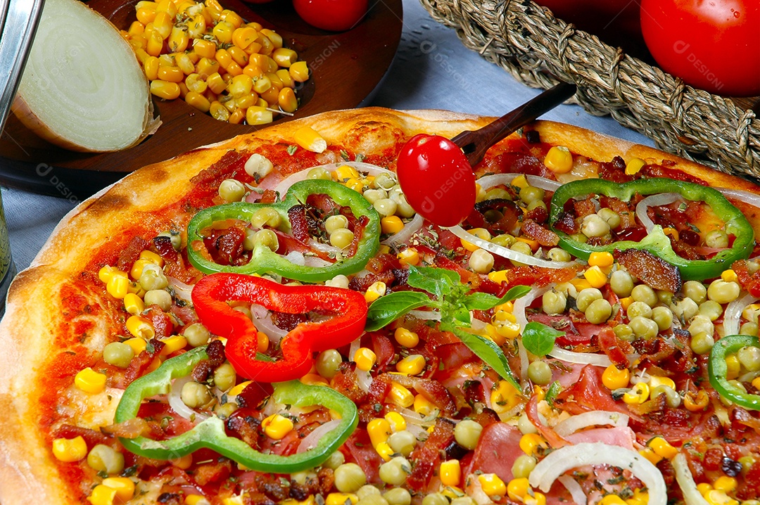 Pizza com milho bacon chili cebola ervilha