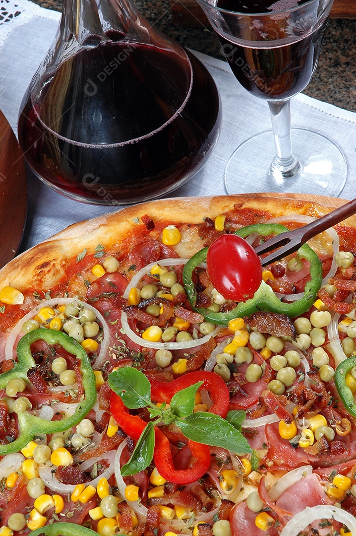 Pizza com milho bacon chili cebola ervilha