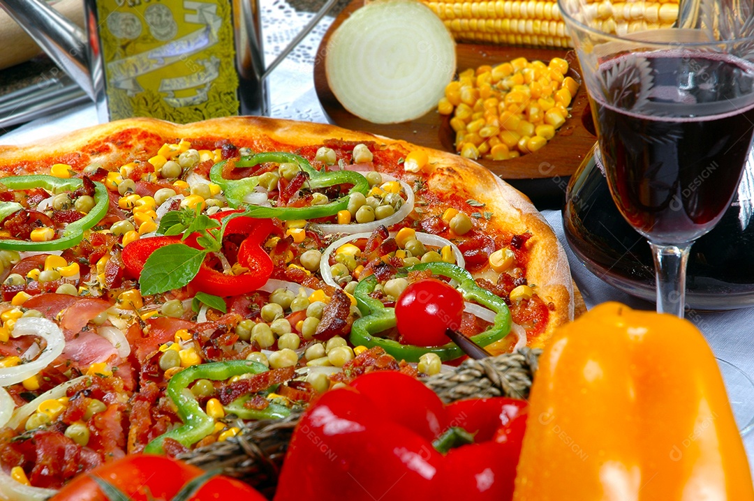 Pizza com milho bacon chili cebola ervilha