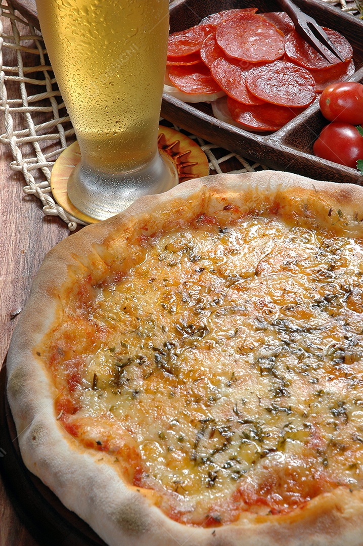 Pizza de calabresa com azeite