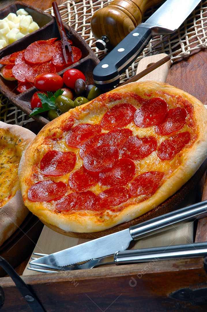 Pizza de calabresa com azeite