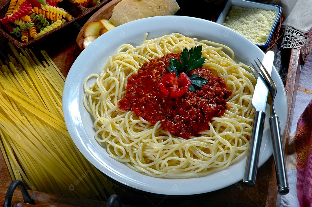 Espaguete com molho à bolonhesa