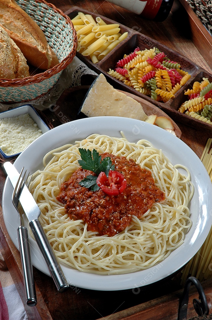 Espaguete com molho à bolonhesa