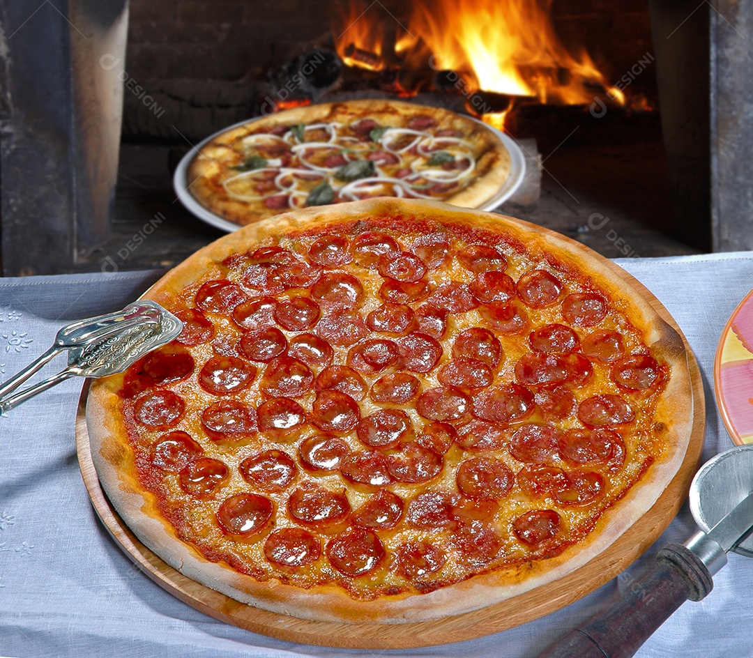 Pizza de calabresa com azeite