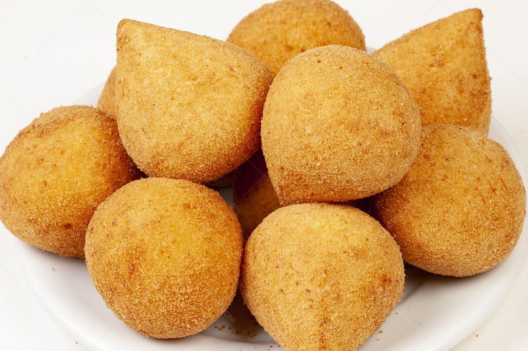 Petiscos brasileiros coxinha