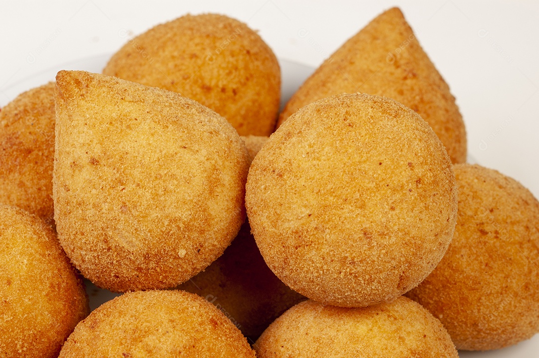 Petiscos brasileiros coxinha