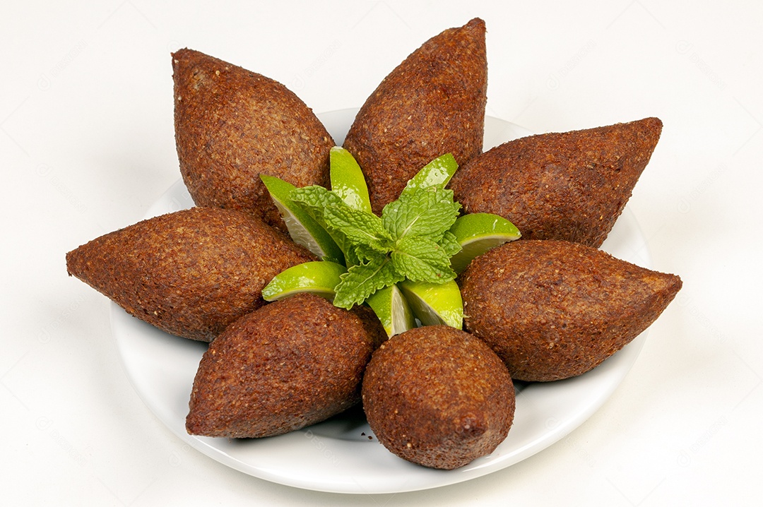 Quibes deliciosos com bandas de limões