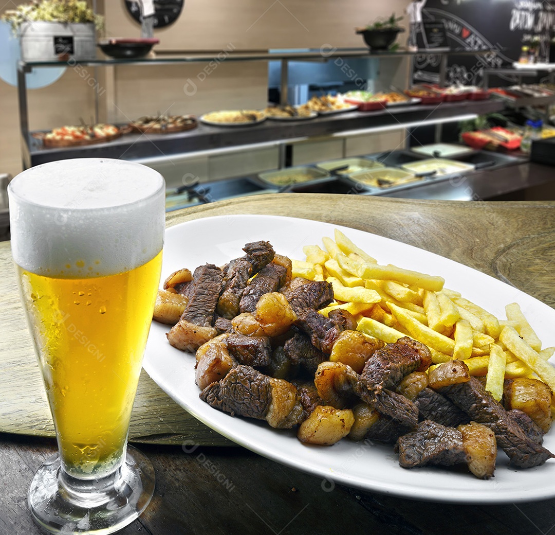 Picanha com batata frita e cerveja