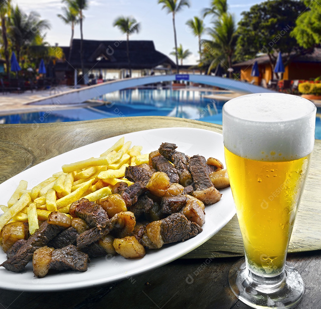Picanha com batata frita e cerveja
