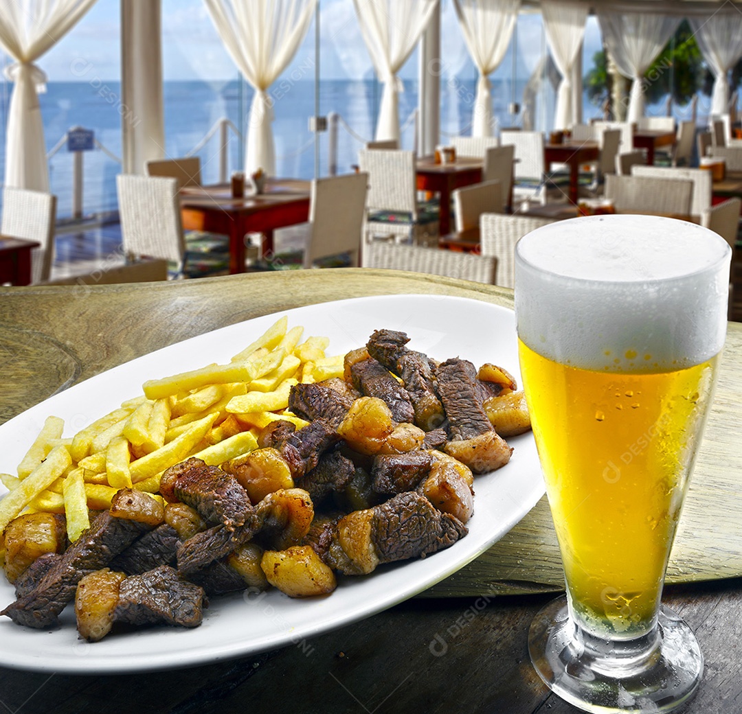 Picanha com batata frita e cerveja