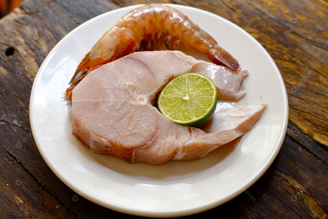 Bifes de cação com limão camarão grande