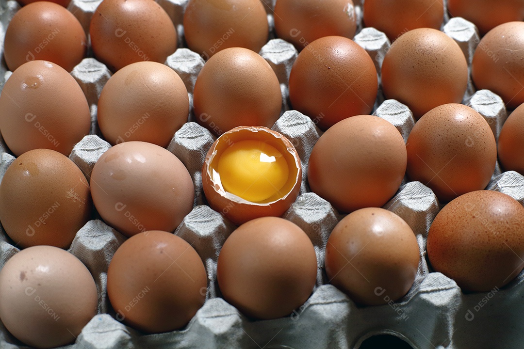 Ovos caipiras na caixa