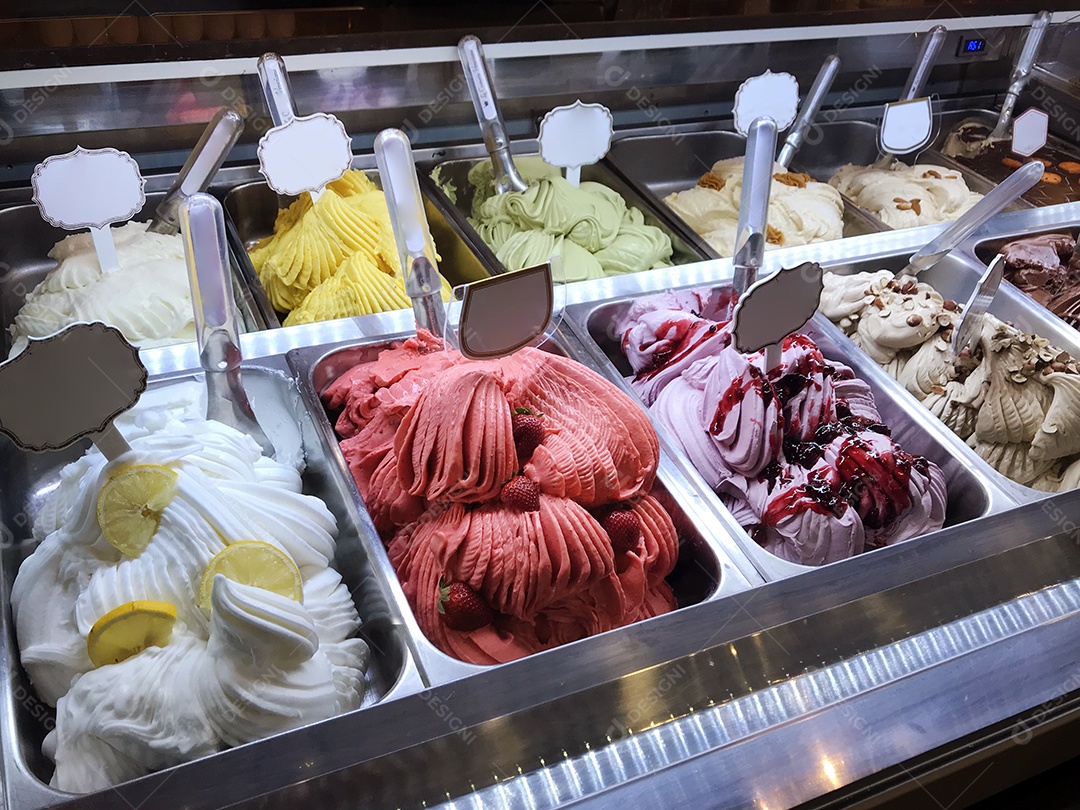 Exposição de sorvetes variados