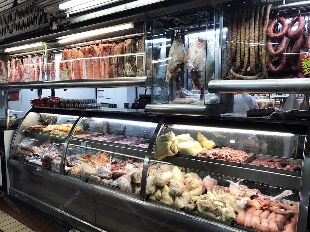 Vitrine de carnes no supermercado