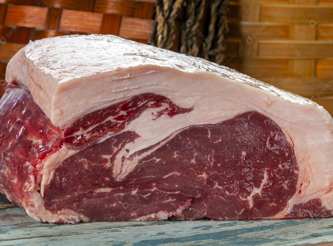 Peça de contrafilé cru fresco