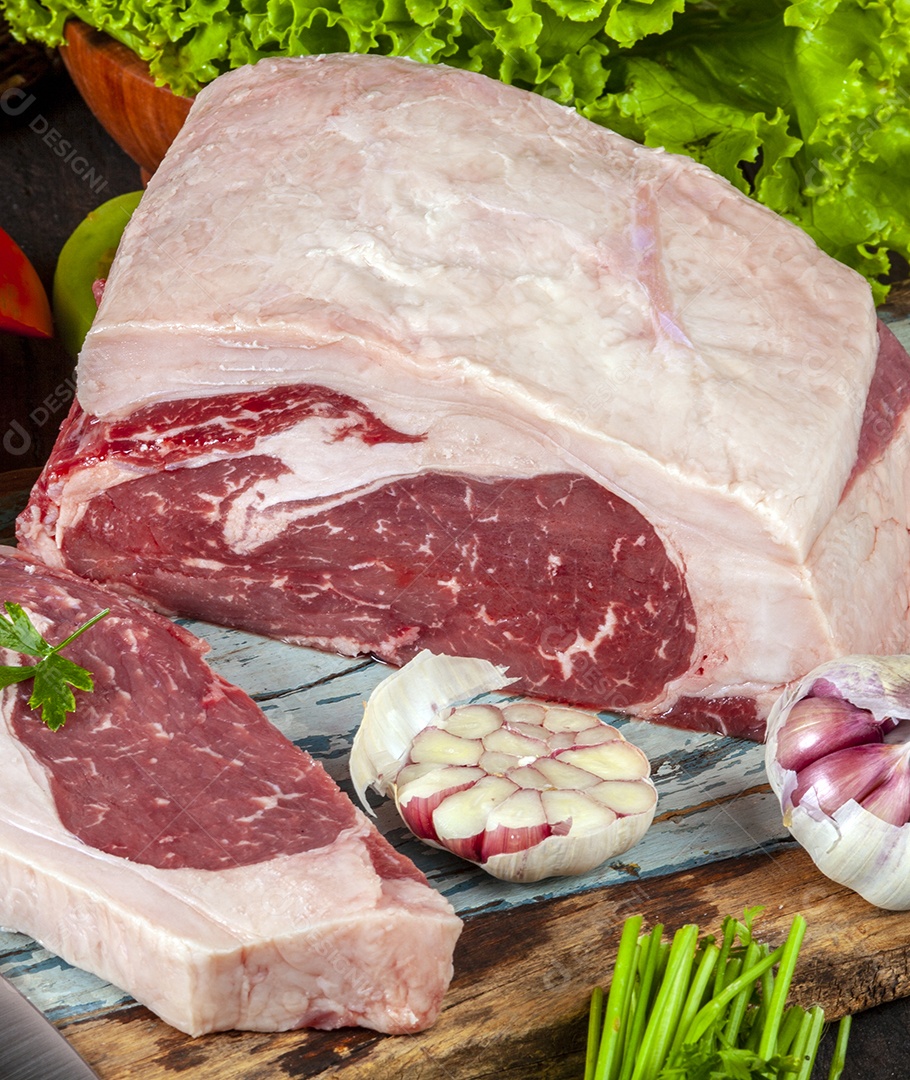 Bife de contrafilé cru fresco