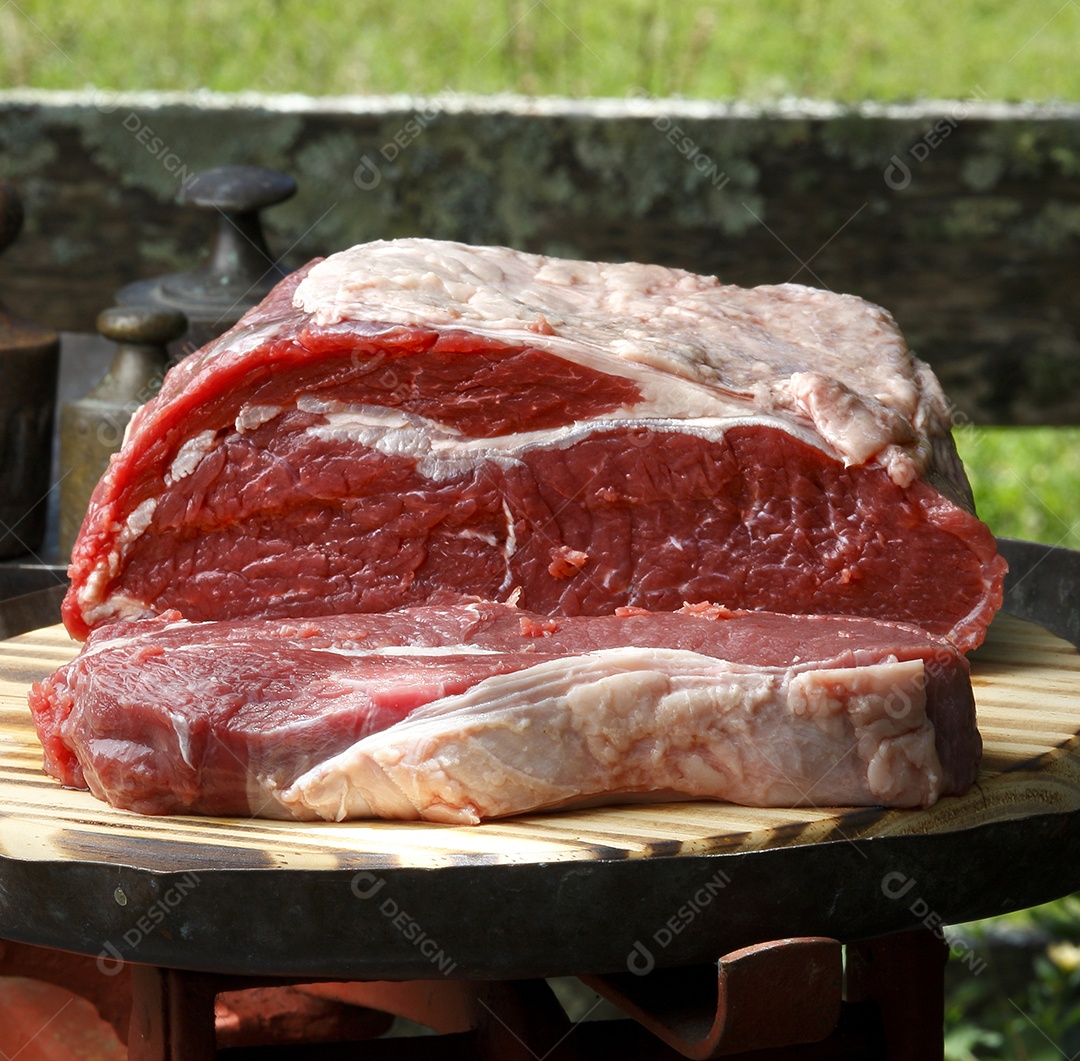 Cortes de carnes crua para o churrasco