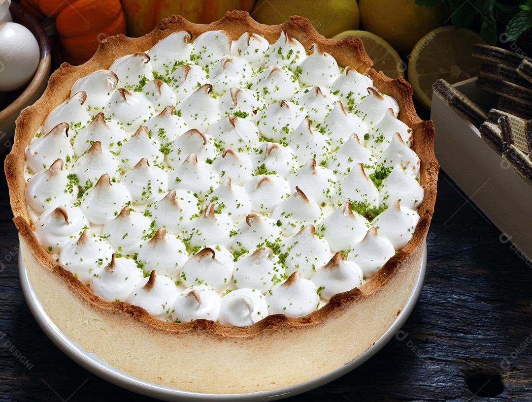 Torta doce de limão com chantilly