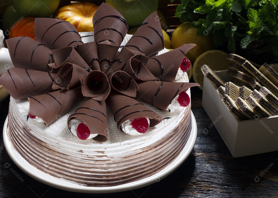 Bolo de chocolate com cereja