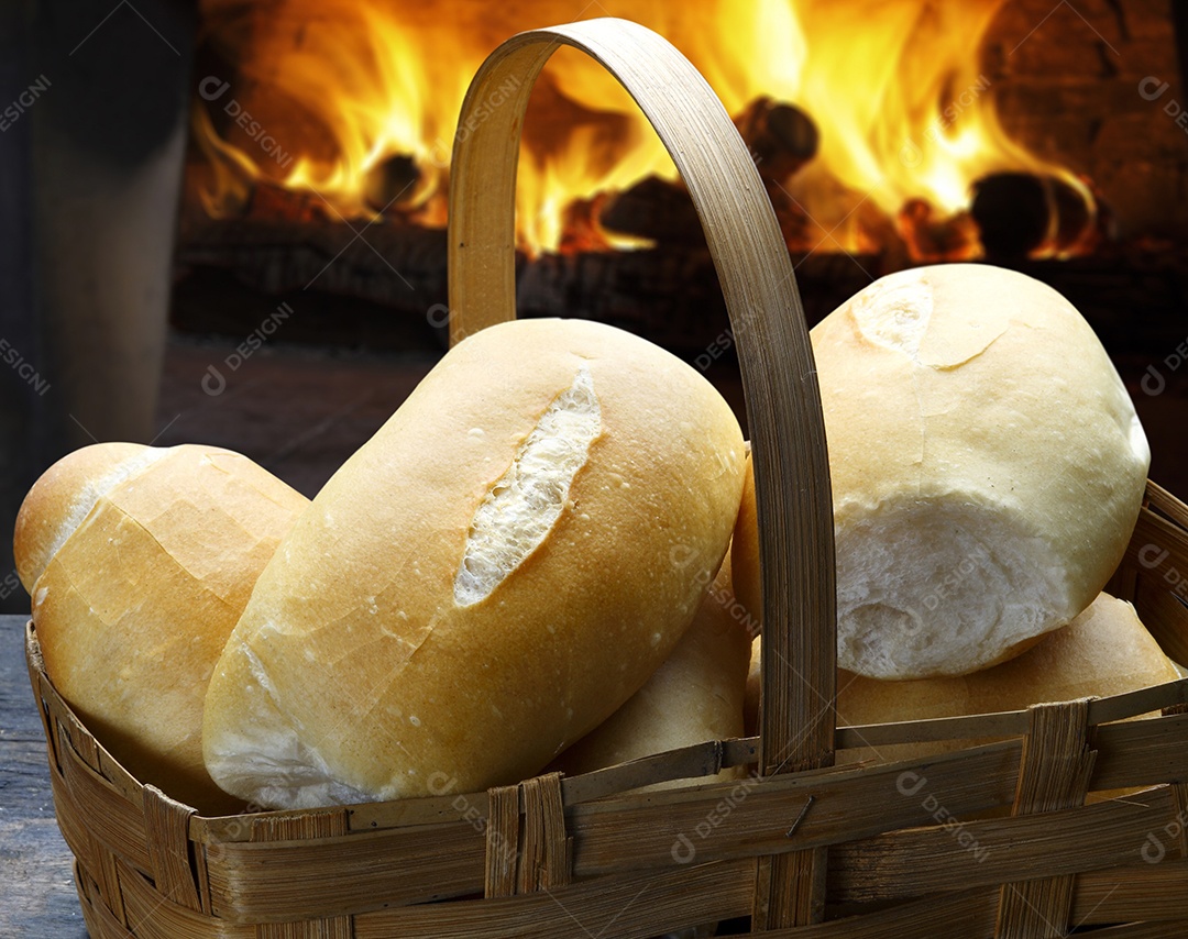 Cesta com pães francês