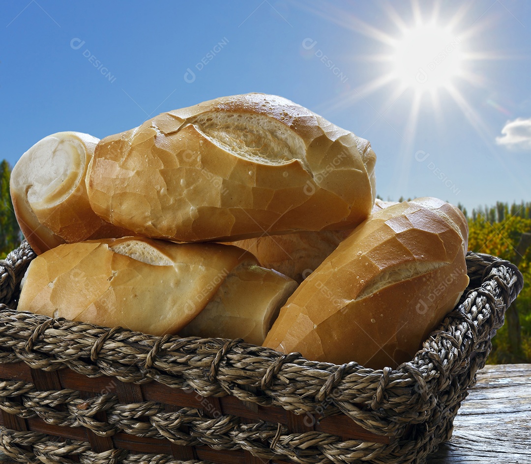 Cesta com pães francês