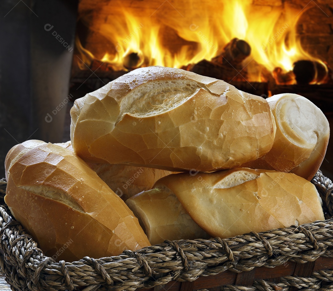 Cesta com pães francês