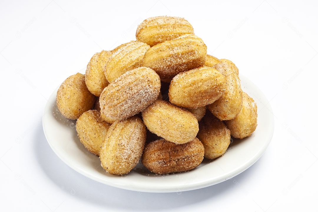 Mini churros doce de leite sobre fundo branco isolado