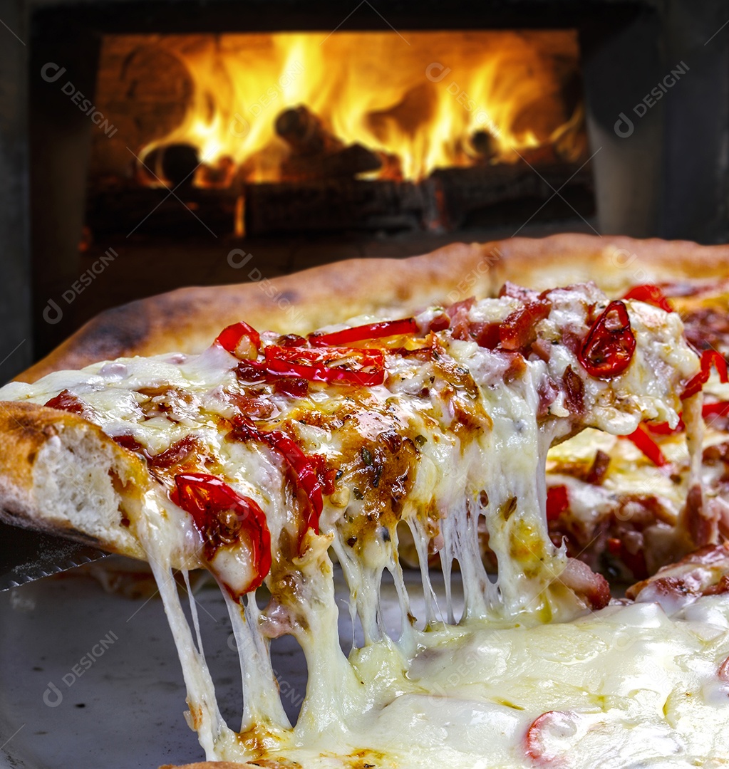 Pizza de queijo com pimenta