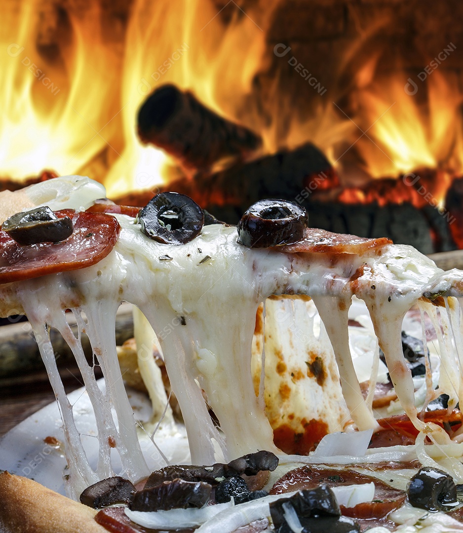 Pizza de calabresa com azeite