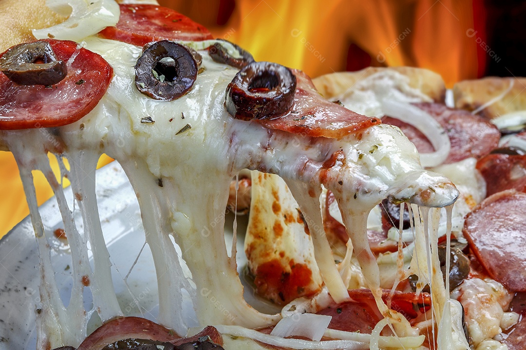 Pizza de calabresa com azeite