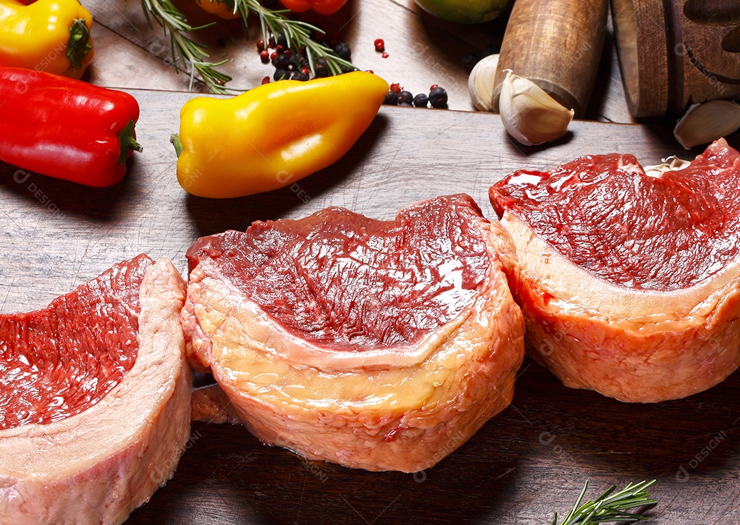 Espeto de picanha cru para churrasco