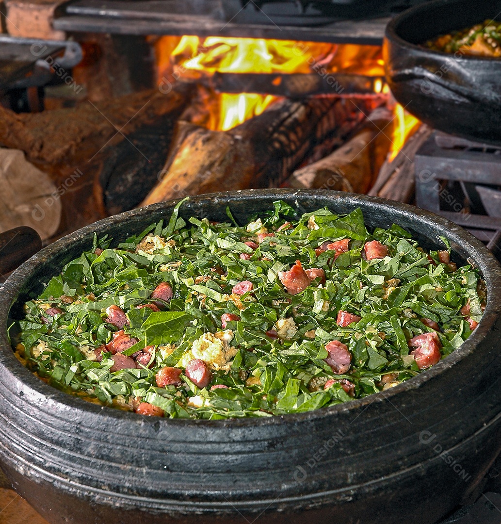 Comida brasileira feijão tropeiro