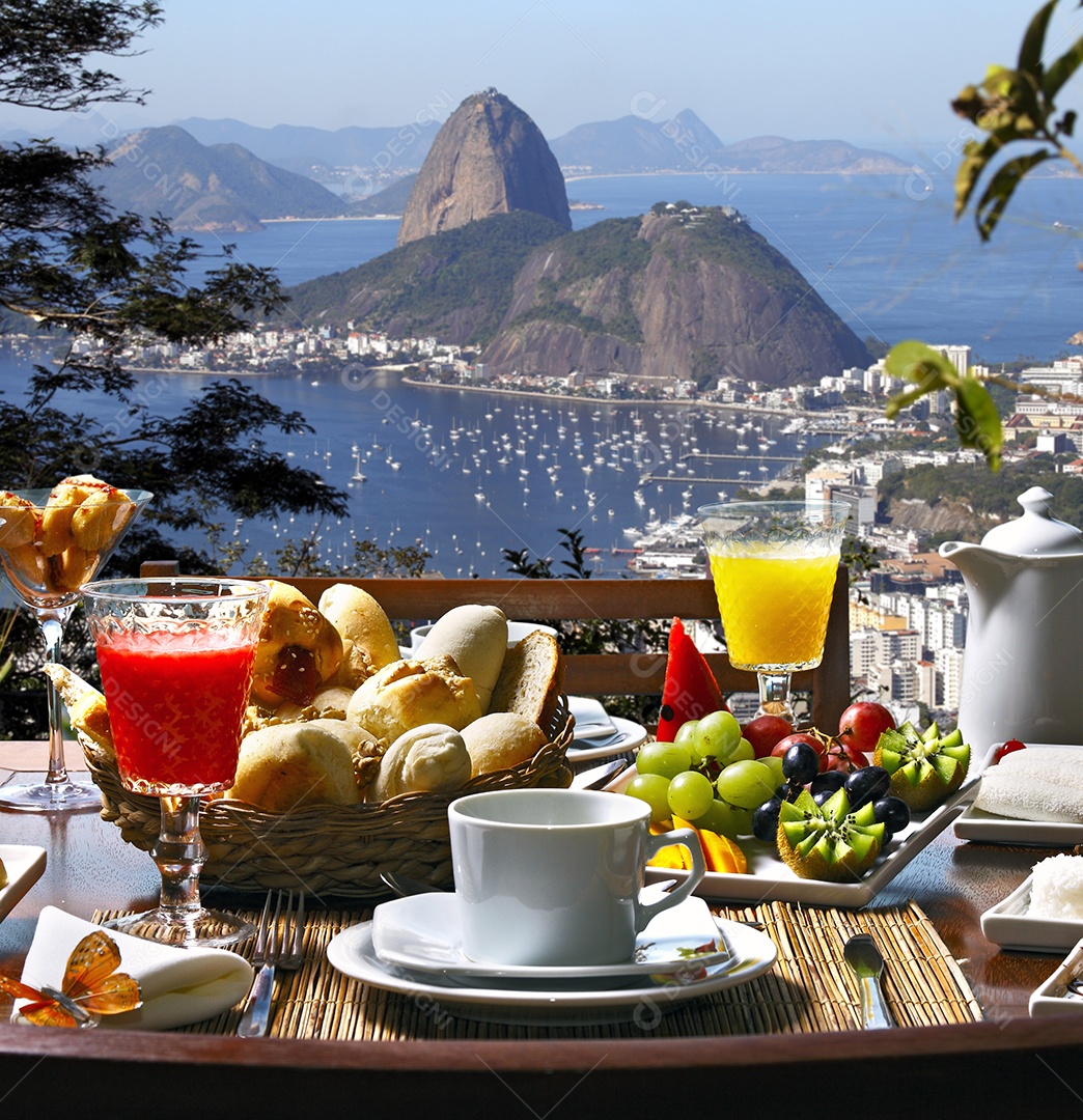 Café da manhã no hotel com vista para o pão de açúcar
