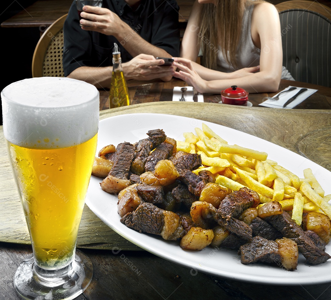 Picanha com batata frita e cerveja