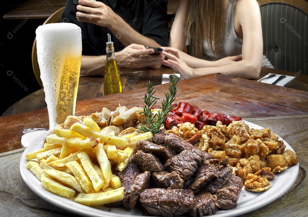 Picanha com batata frita e cerveja