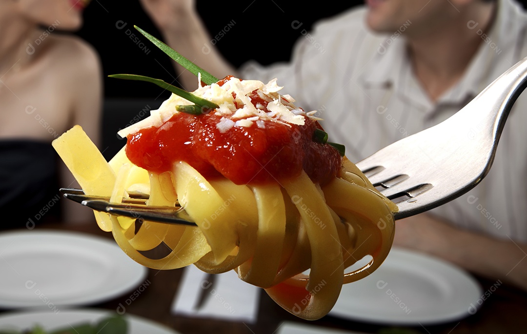 Macarrão com molho e queijo