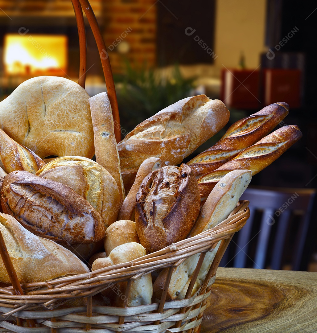 Cesta com variados tipos de frango