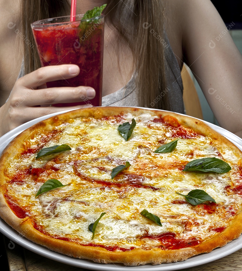 Pizza de queijo e folhas