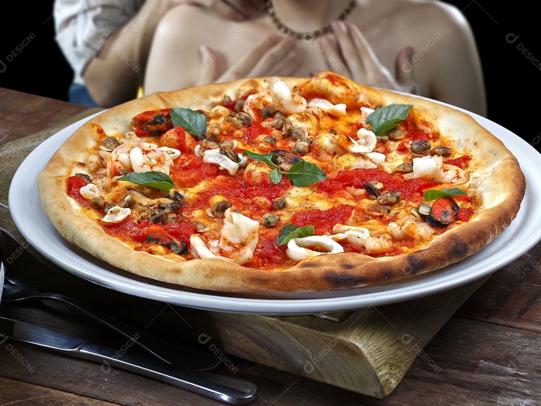 Deliciosa pizza de frutos do mar