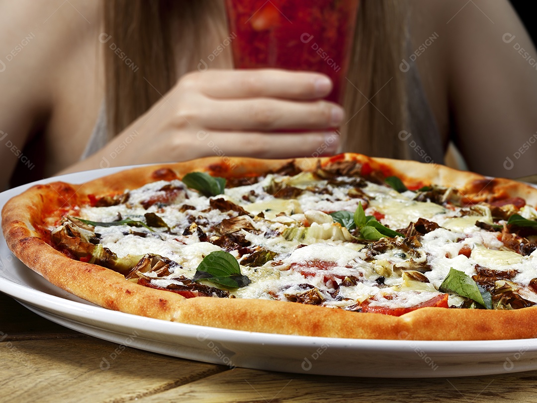 Pizza de mussarela e oregano