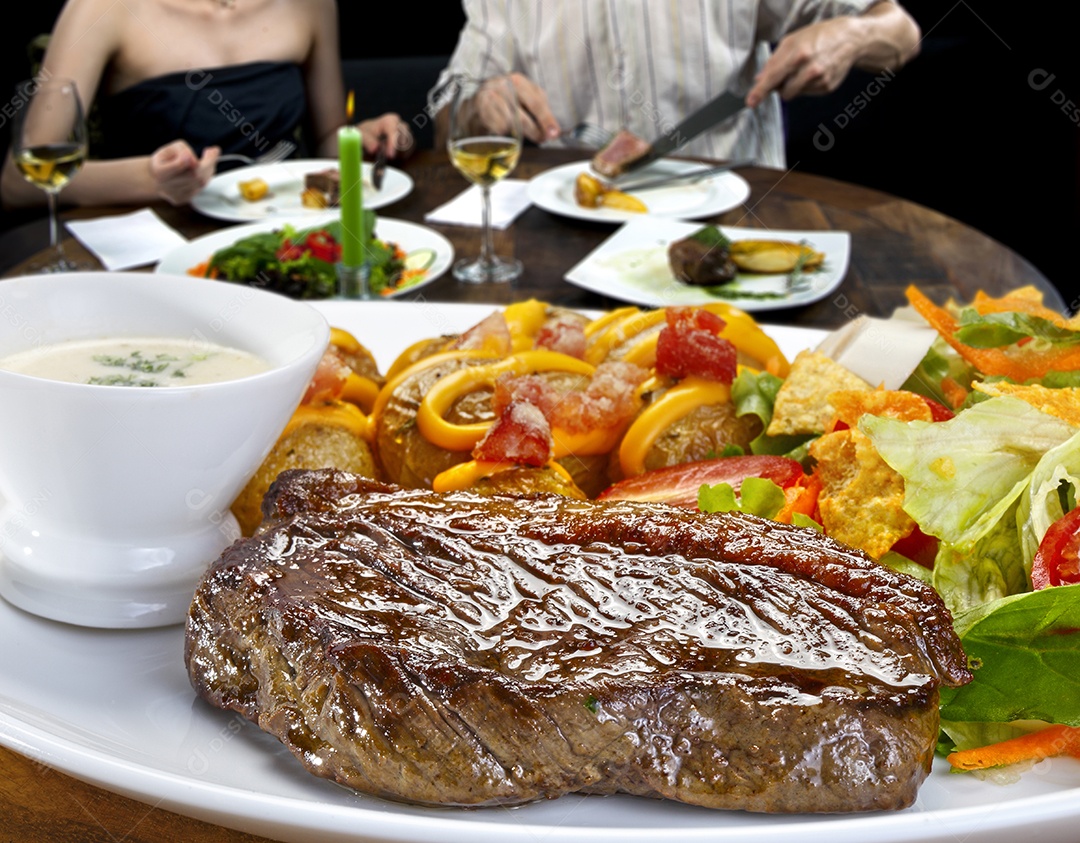Legumes carne assada e purê de batatas